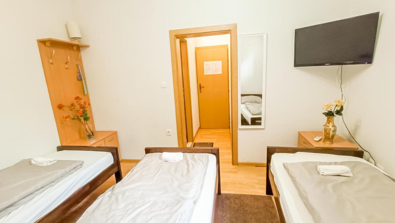 Bascarsija Guesthouse - Private Bath, Tv & Aircon Сараево Екстериор снимка